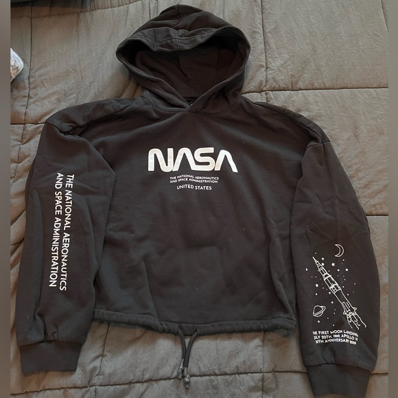 H&M Cropped NASA Sweater - Picture 1 of 2